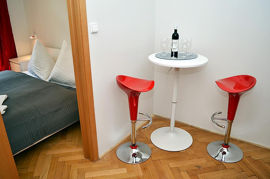Classic 2Bdr Suite By Ruterra Praha Bagian luar foto